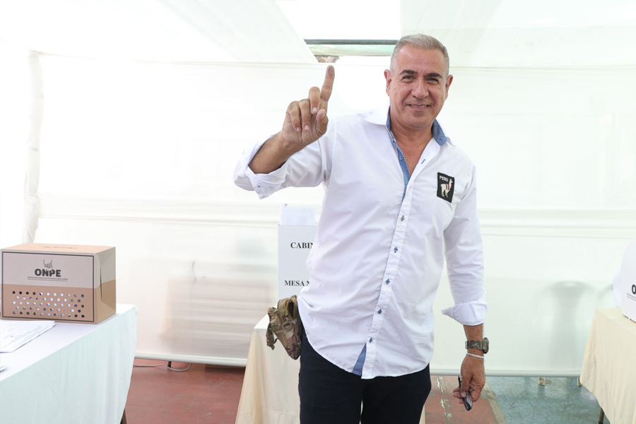 Elecciones 2026: Wolfgang Grozo emite su voto